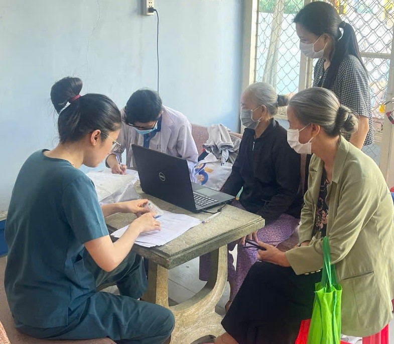 Nâng cao chất lượng khám, chữa bệnh cho người cao tuổi