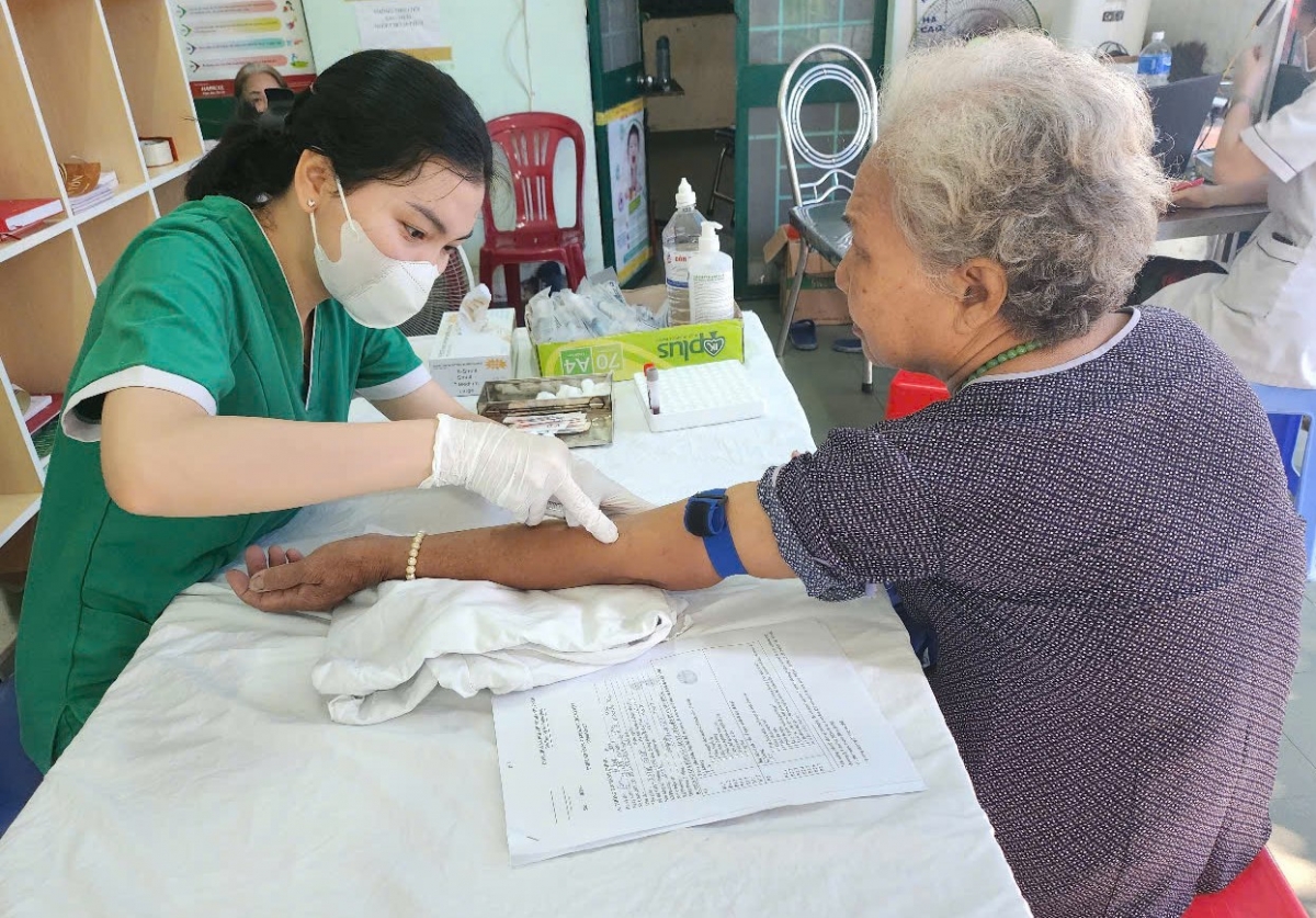 Nâng cao chất lượng khám, chữa bệnh cho người cao tuổi