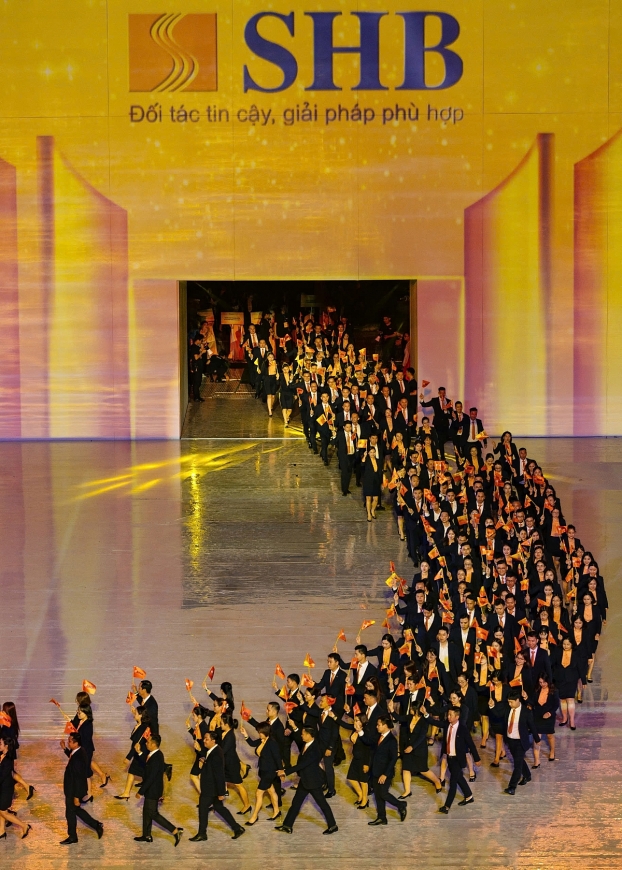   Các khối ngành nghề của SHB – T&T xuất hiện với màu cờ sắc áo riêng biệt