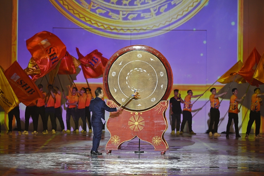   Doanh nhân Đỗ Quang Hiển đánh trống, gửi thông điệp trong kỷ nguyên mới tới 80.000 CBNV