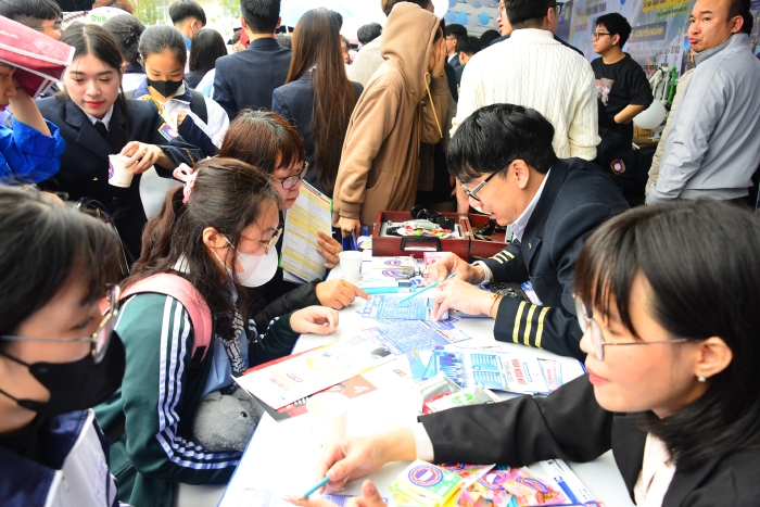 Hải Phòng: Hàng nghìn học sinh tham gia Ngày hội Tư vấn tuyển sinh - Hướng nghiệp năm 2025