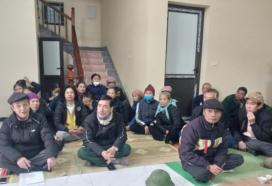 Các hộ dân trình bày với phóng viên toàn bộ sự việc.