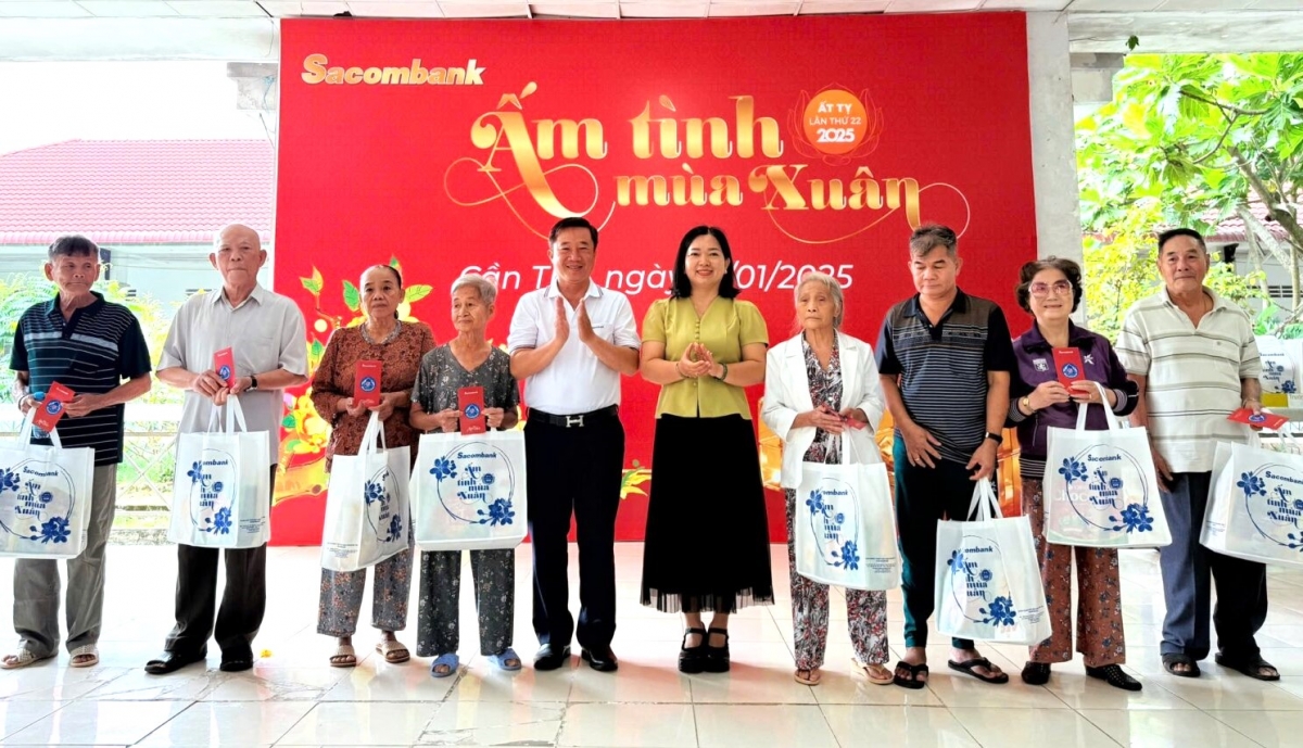 Tặng quà NCT chính sách TP Cần Thơ nhân dịp Xuân Ất Tỵ 2025
