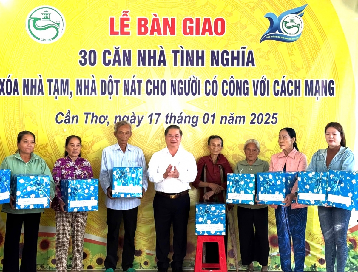 Tặng quà NCT TP Cần Thơ nhân dịp Xuân Ất Tỵ 2025