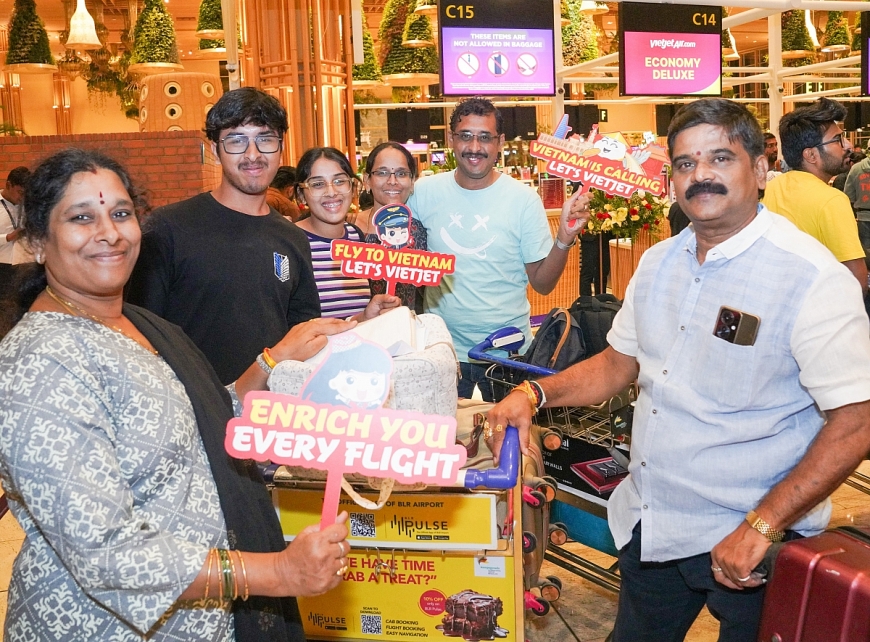 Hành khách và người dân hai nước vui mừng chào đường bay thứ 10 kết nối Việt Nam - Ấn Độ của Vietjet