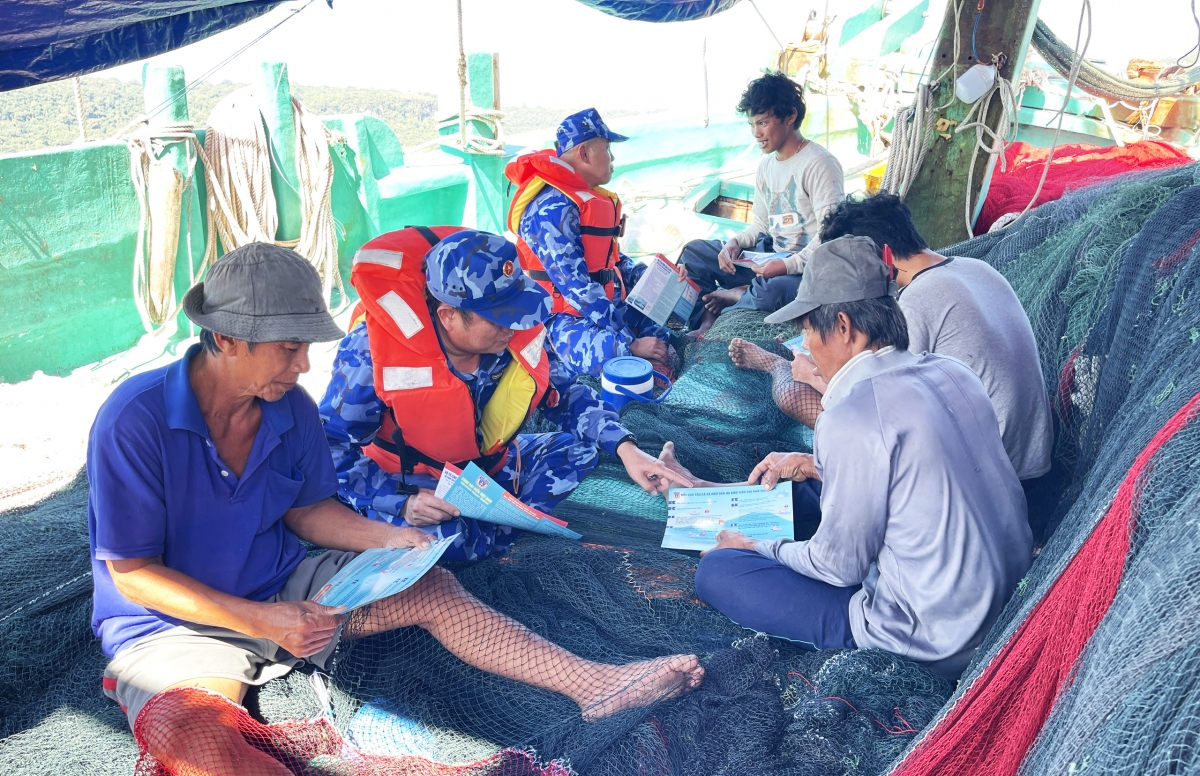 Vùng Cảnh sát biển 3 thực hiện hiệu quả các giải pháp chống khai thác thủy sản bất hợp pháp