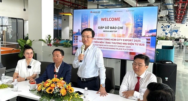 Ông Lê Huỳnh Minh Tú, Phó Giám đốc Sở Công thương TP Hồ Chí Minh  phát biểu tại buổi ký kết hợp tác tổ chức Triển lãm số.