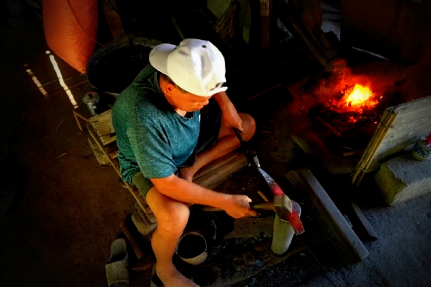 Những người làm nghề rèn không ngừng cải tiến kỹ thuật, mẫu mã, chất lượng sản phẩm đáp ứng nhu cầu, thị hiếu của khách hàng.