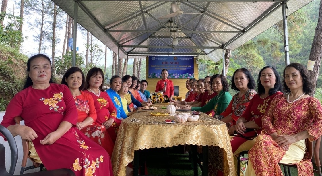 Bà Dương Thị Minh Hiền phát biểu tại buổi tổng kết công tác Chi hội NCT năm 2024