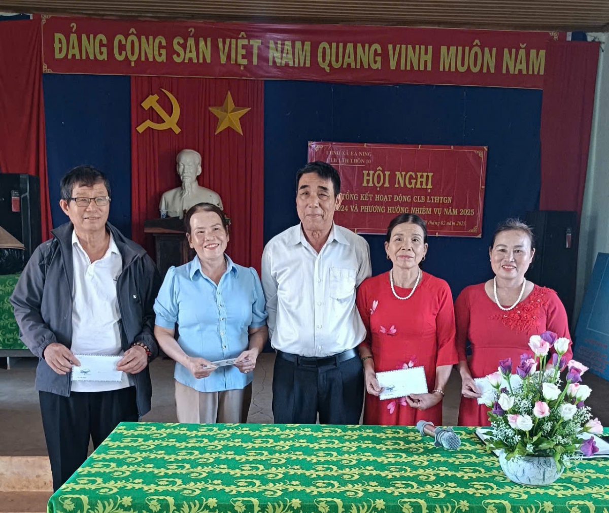 Nữ Bí thư chi bộ cao tuổi tận tâm với công tác xã hội