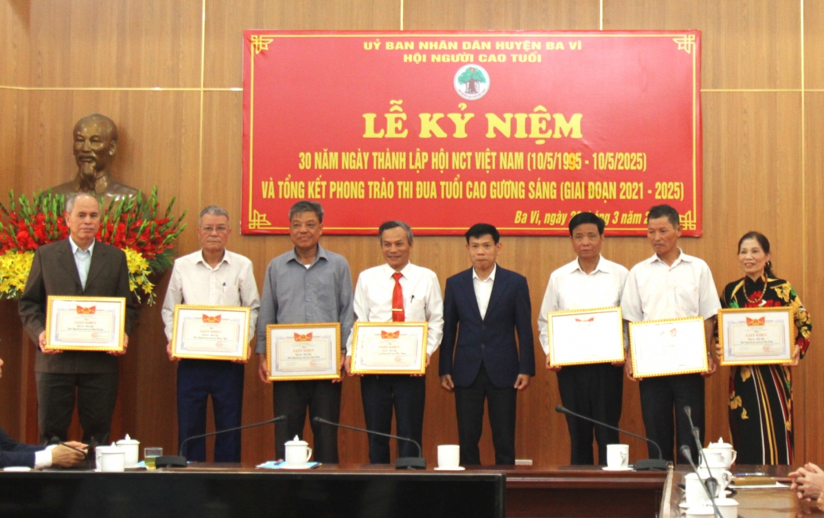 Khen thưởng, tôn vinh nhiều tập thể, cá nhân xuất sắc