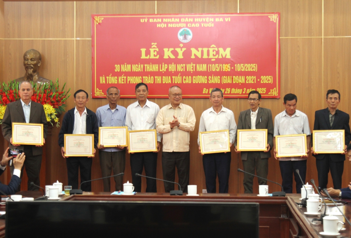 Khen thưởng, tôn vinh nhiều tập thể, cá nhân xuất sắc