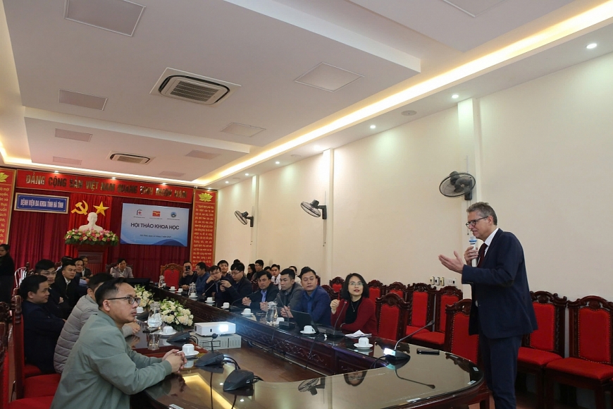 Chuyên gia y tế Pháp thăm khám, chữa trị tại Bệnh viện Đa khoa tỉnh Hà Tĩnh