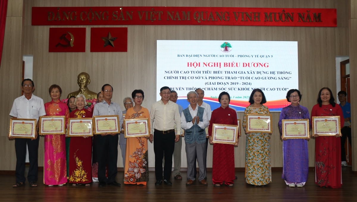 Vinh danh 20 NCT tiêu biểu tham gia xây dựng hệ thống chính trị cơ sở giai đoạn 2019 – 2024