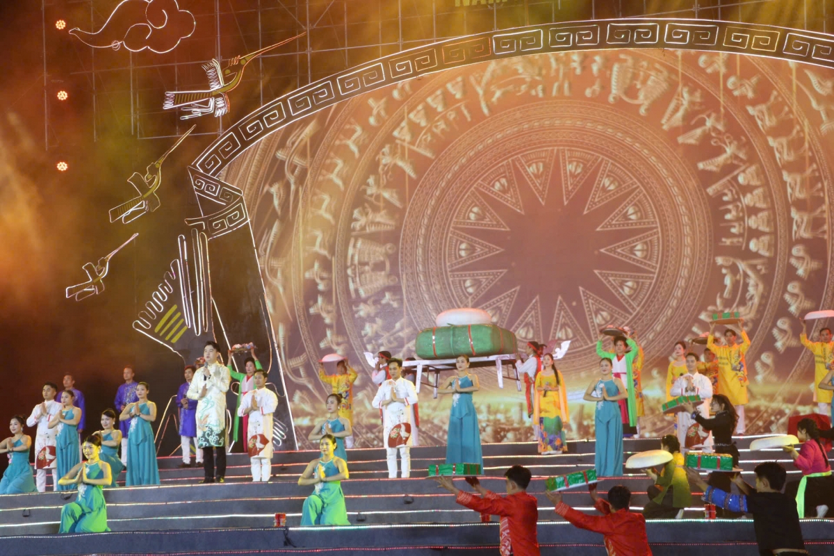 Khai mạc Lễ hội Đền Hùng và Tuần Văn hóa - Du lịch Đất Tổ năm Ất Tỵ 2025 .