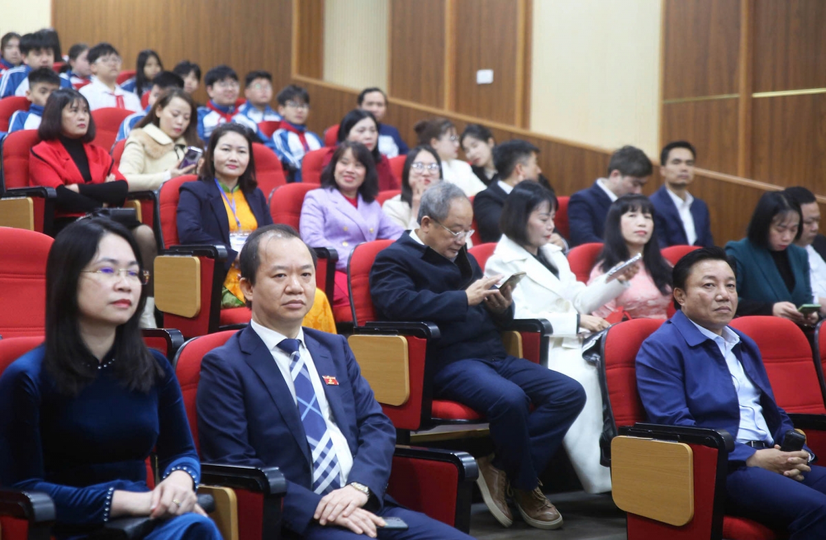 Chiếu phim miễn phí phục vụ nhân dân