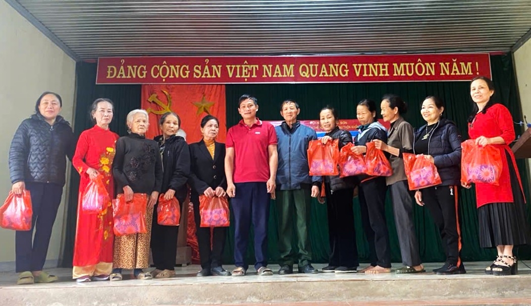 CLB LTHTGN thông Khổng tọa đàm kỉ niệm Ngày Quốc tế Phụ nữ, Khởi nghĩa Hai Bà Trưng năm 2025 và tặng quà thành viên nữ