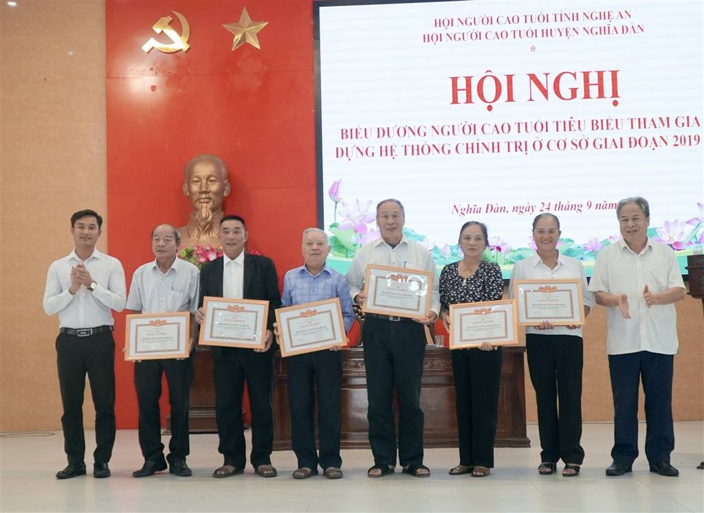 Người cao tuổi chung tay xây dựng đời sống văn hóa ở địa bàn dân cư