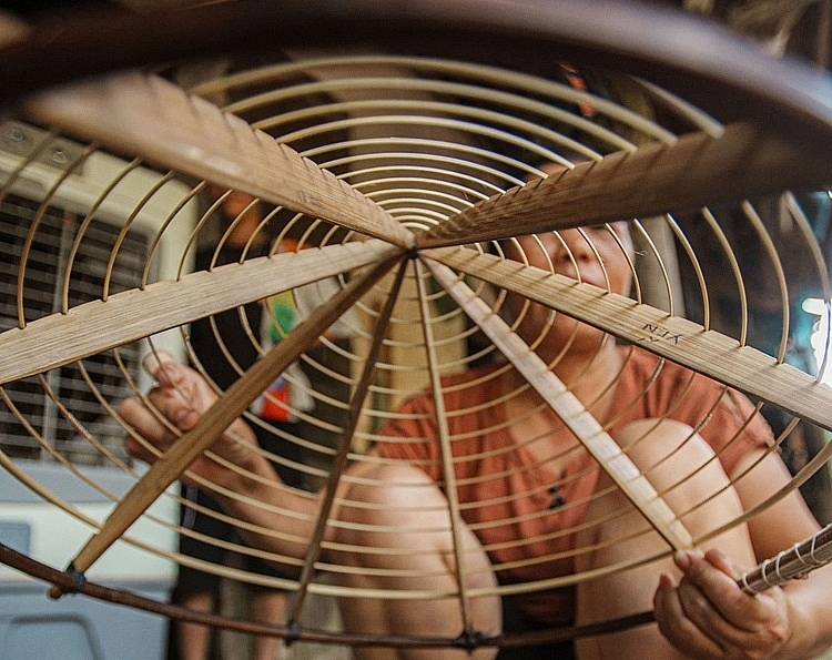 Độc đáo làng nghề làm nón lá Đào Khê