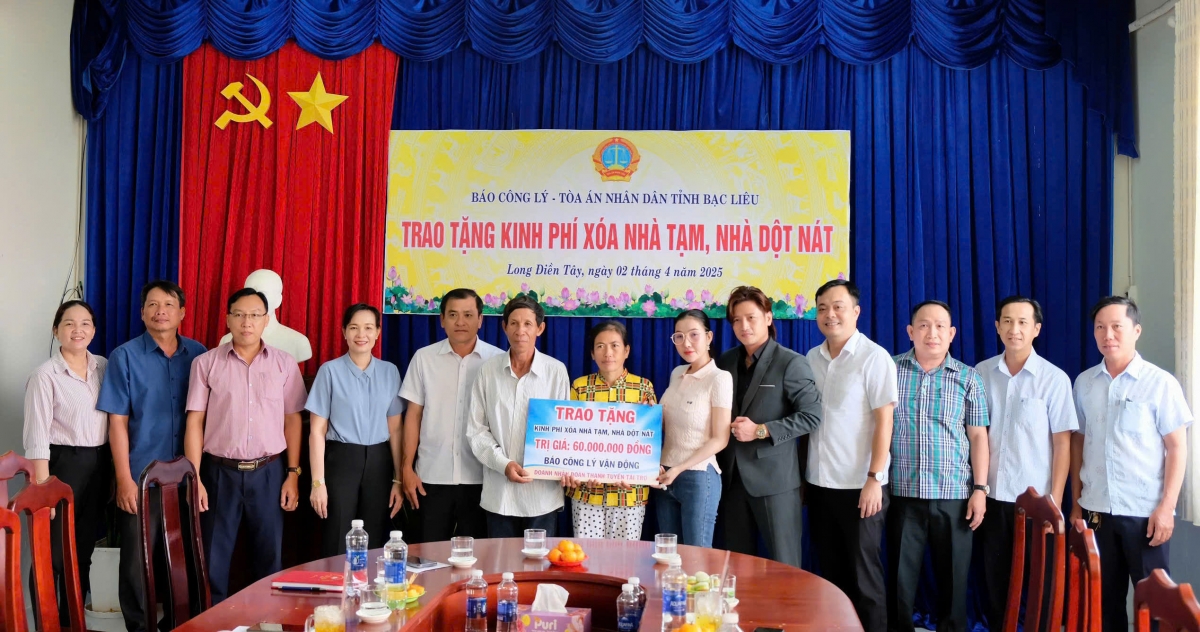 Trao kinh phí hỗ trợ xóa nhà tạm, nhà dột nát tại tỉnh Bạc Liêu