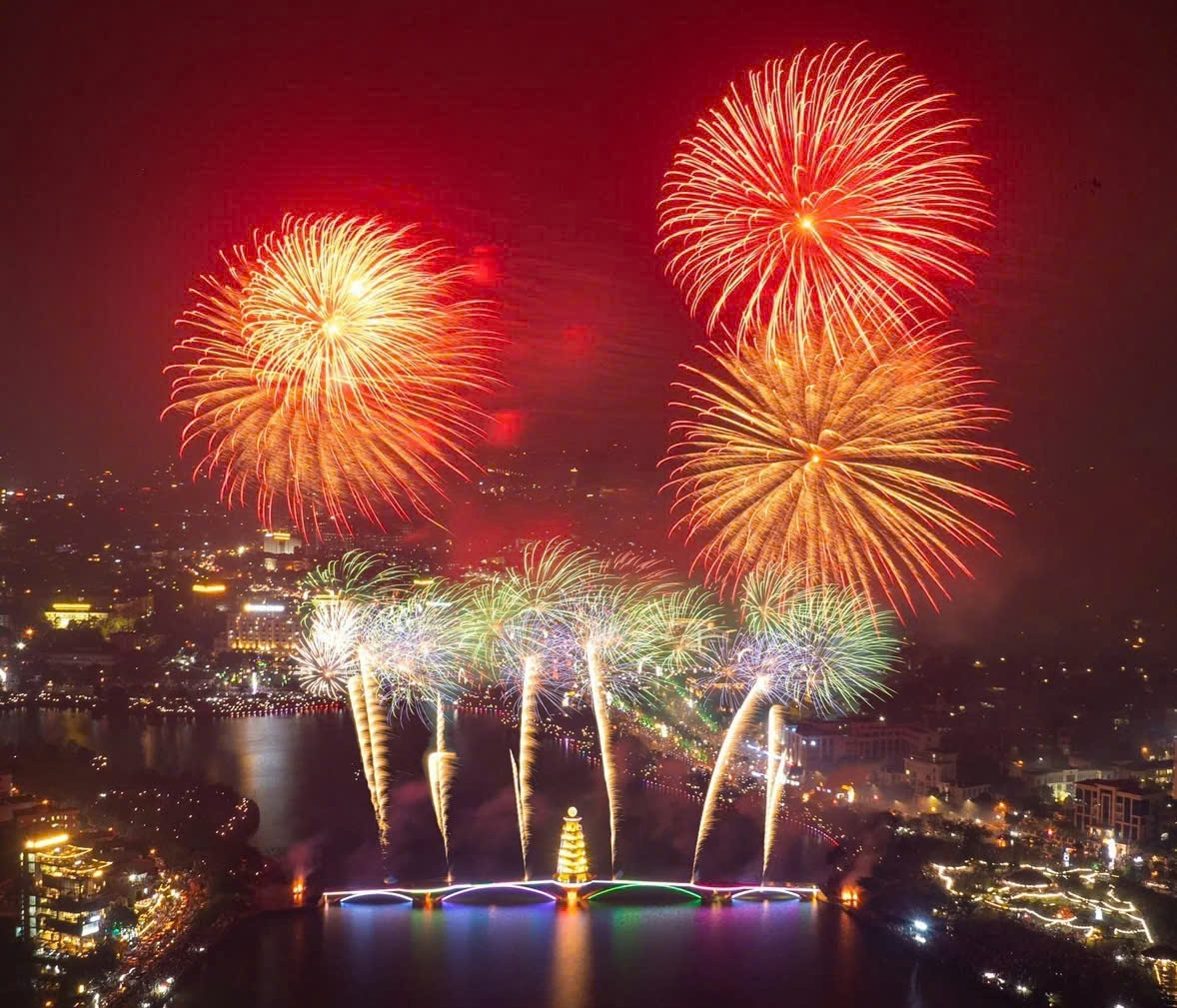 Hàng triệu du khách thập phương đổ về Đền Hùng ngày Giỗ Tổ