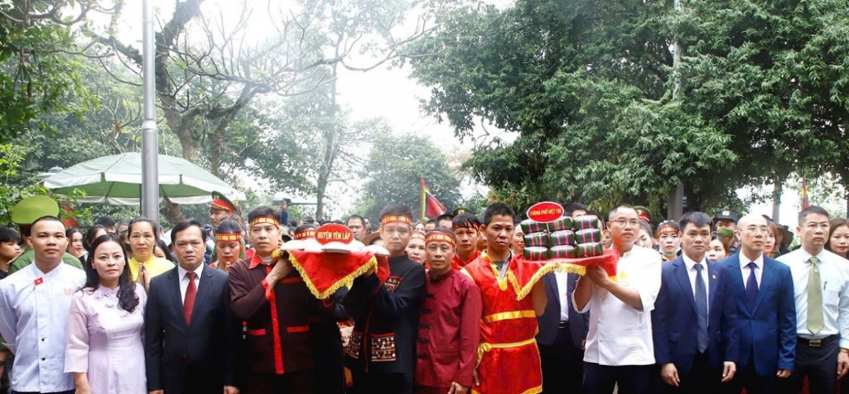 Hàng triệu du khách thập phương đổ về Đền Hùng ngày Giỗ Tổ