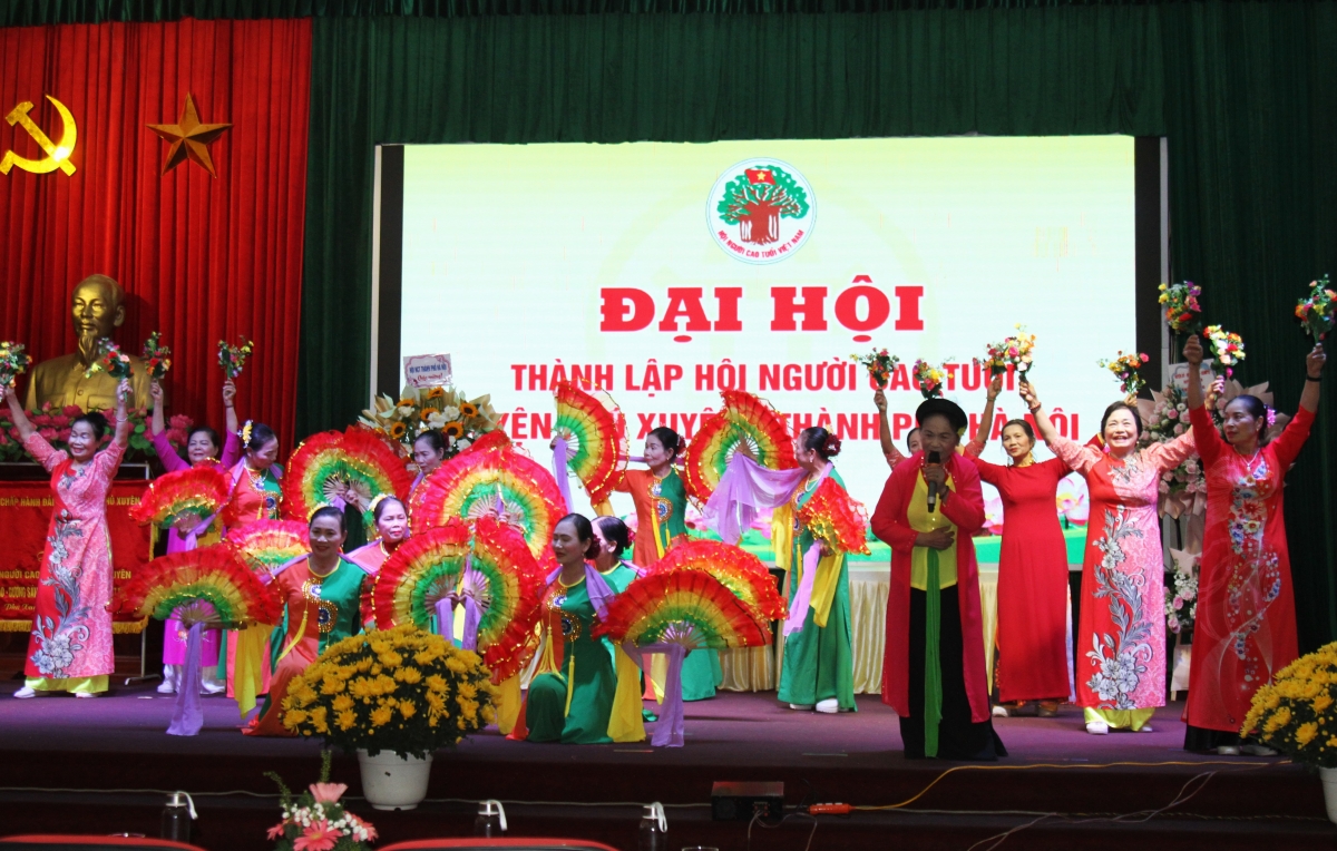 Tiết mục văn nghệ của NCT huyện Phú Xuyên