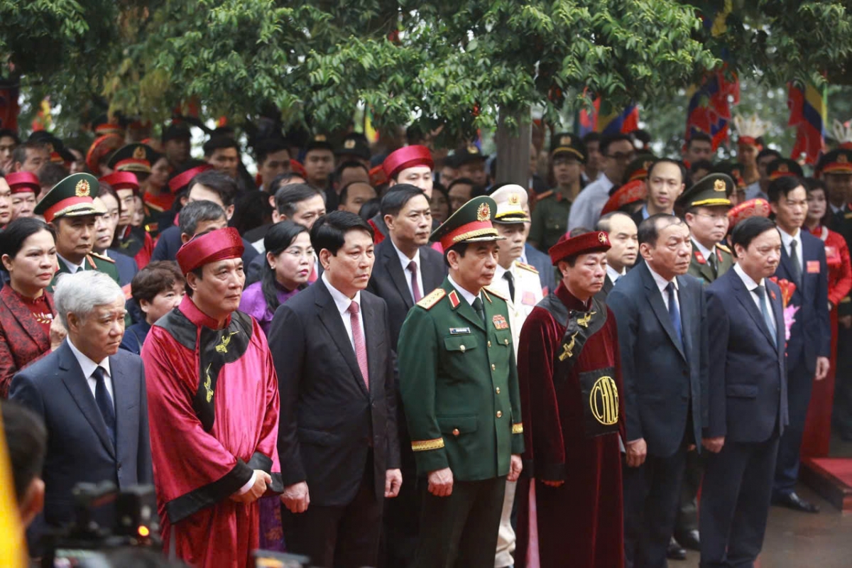 Chủ tịch nước Lương Cường dâng hương giỗ Tổ Hùng Vương