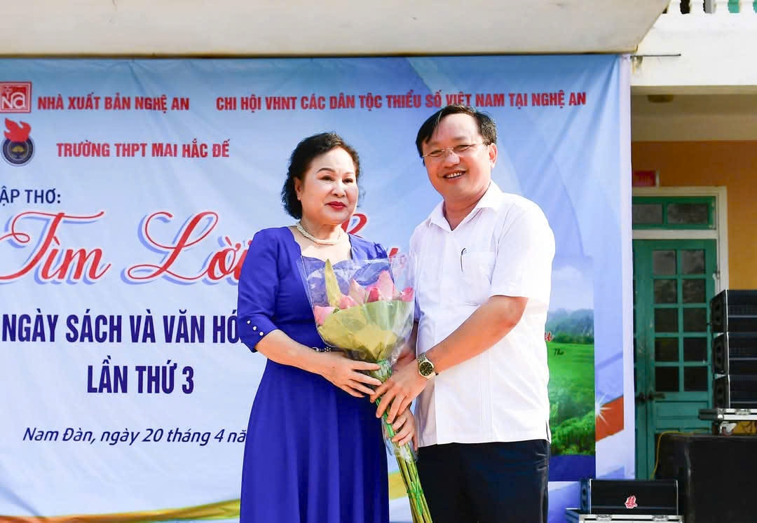 Hoàng Cẩm Thạch đong đầy trong “Đi tìm lời ru”