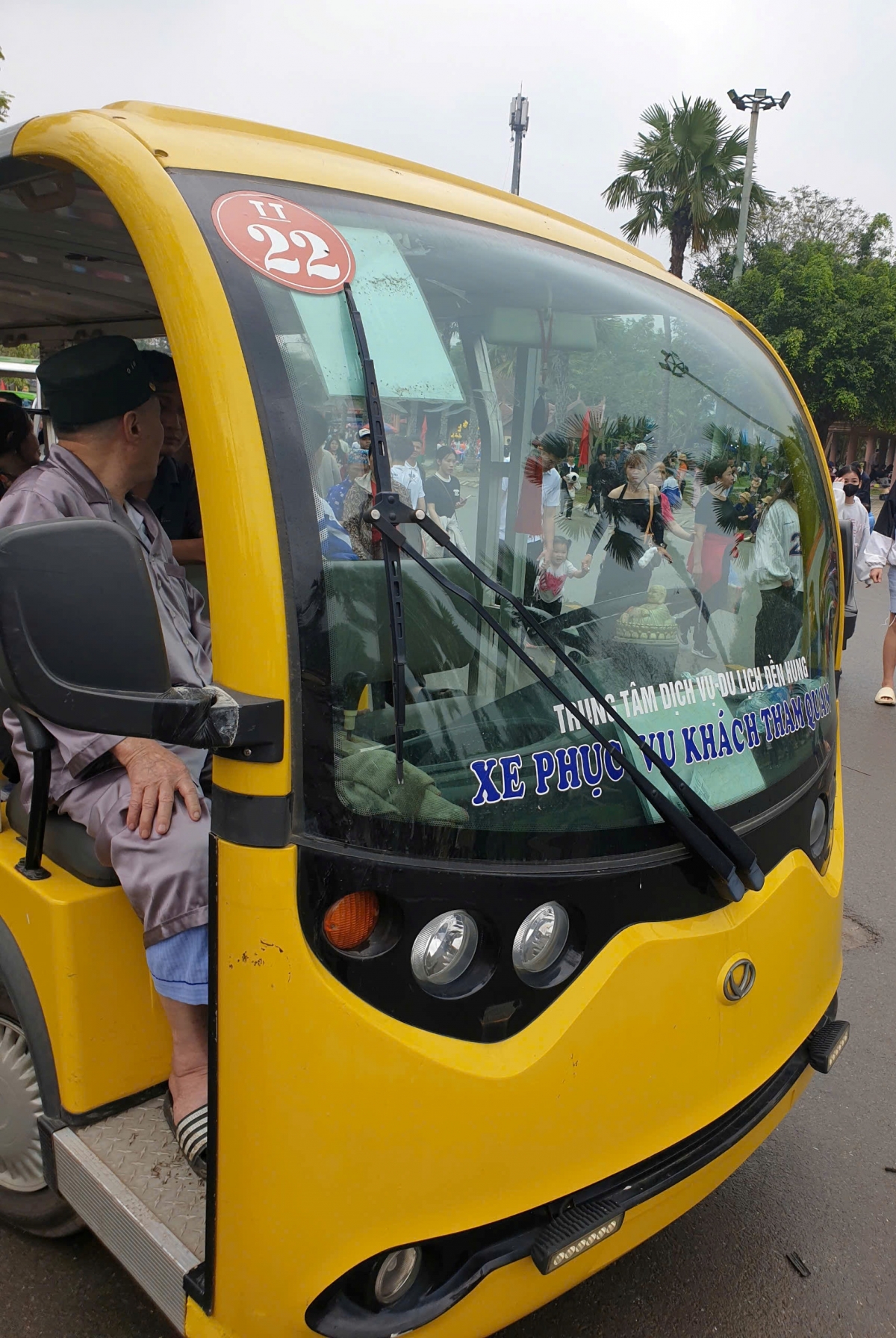 Hoạt động xe điện ở Đền Hùng trong ngày Giỗ Tổ còn gây bức xúc cho du khách