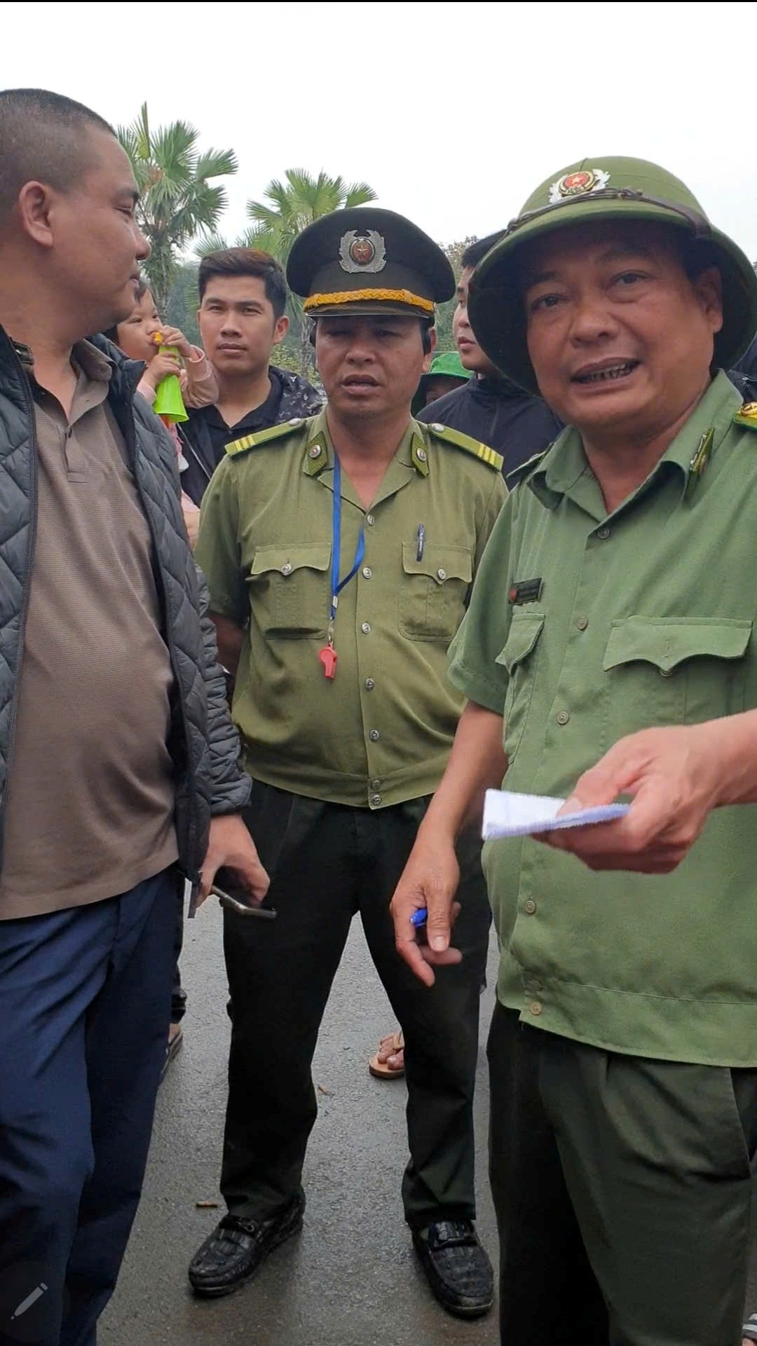 Hoạt động xe điện ở Đền Hùng trong ngày Giỗ Tổ còn gây bức xúc cho du khách