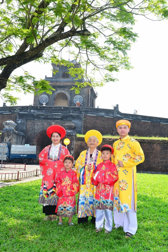 Bí quyết sống khỏe của cụ 97 tuổi mê du lịch, thích thể thao