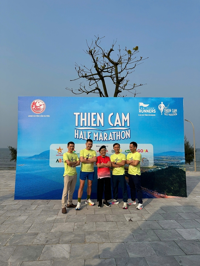 Bí quyết sống khỏe của cụ 97 tuổi mê du lịch, thích thể thao