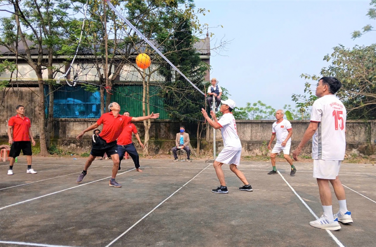 Người cao tuổi tích cực nêu gương sáng trong gia đình và xã hội