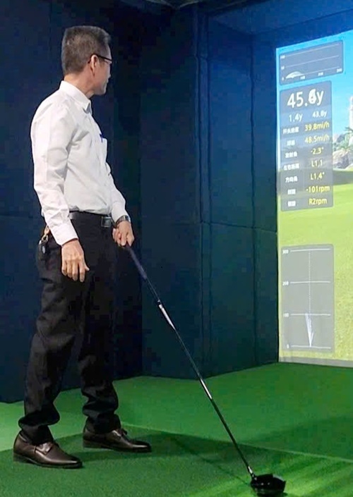 Bác sĩ Đào Văn Hằng tại phòng golf 3D Lanmax 