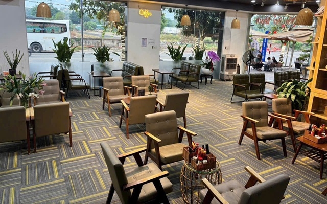 Đến với Lanmax, quý khách sẽ được thưởng thức hương vị cà phê đậm đà đặc trưng cùng với không gian rộng rãi, thoáng mát