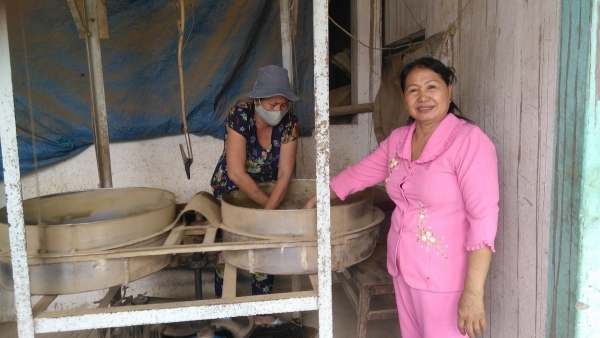 Bà Thủy thiện nguyện