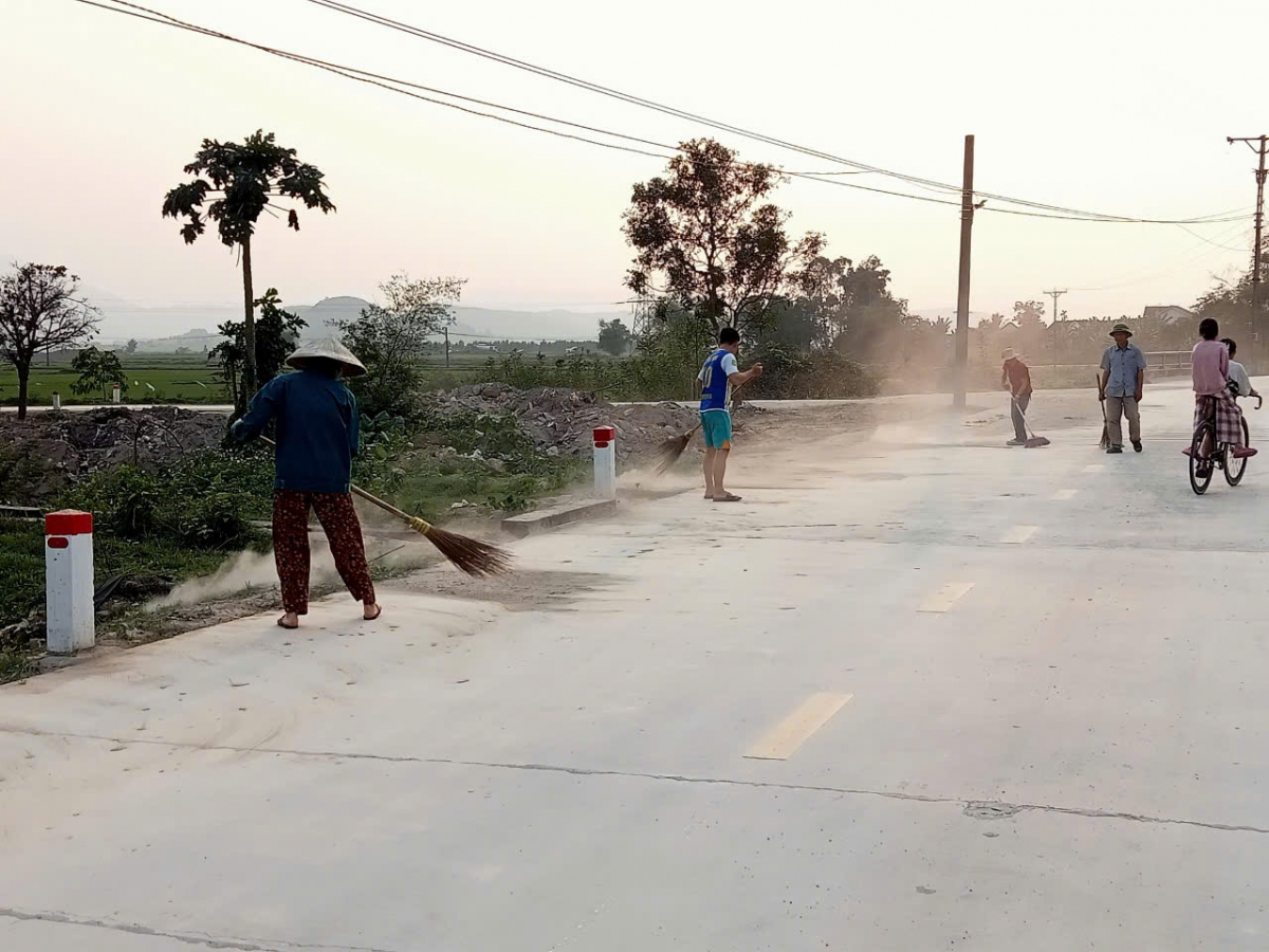 Bí thư chi bộ gương mẫu, trách nhiệm, tận tụy với dân