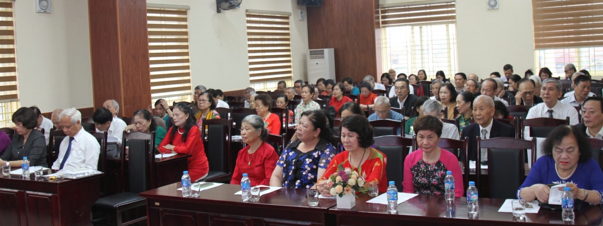 Phát huy tốt vai trò “Cây cao bóng cả” để con cháu học tập, noi theo