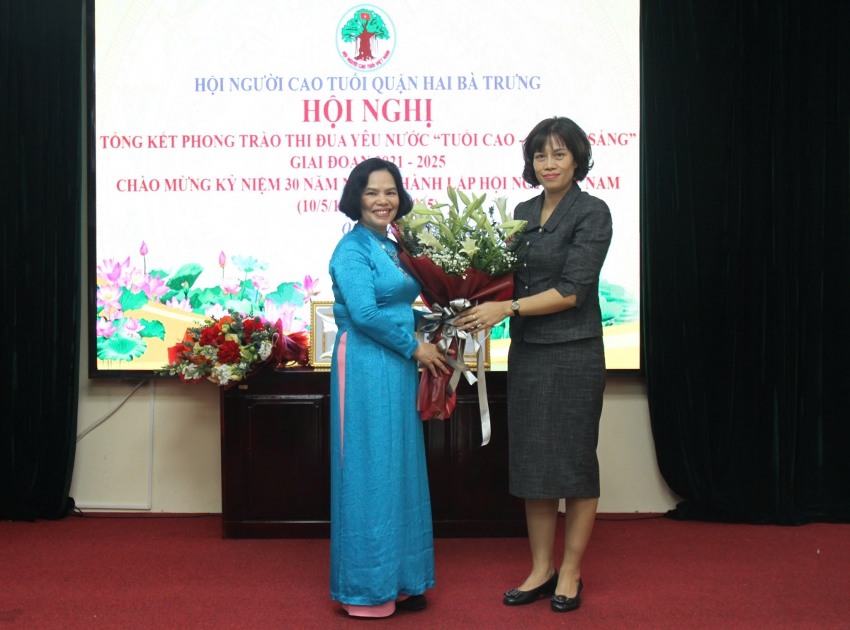 Phát huy tốt vai trò “Cây cao bóng cả” để con cháu học tập, noi theo