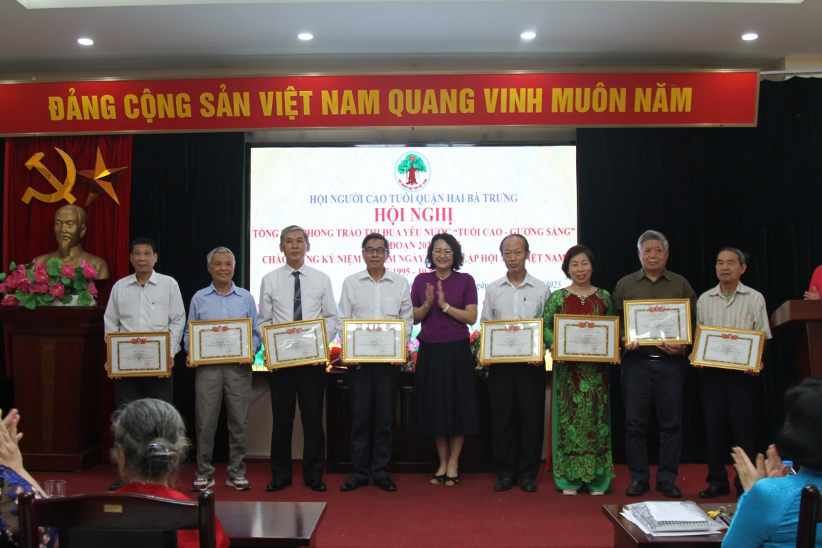 Phát huy tốt vai trò “Cây cao bóng cả” để con cháu học tập, noi theo