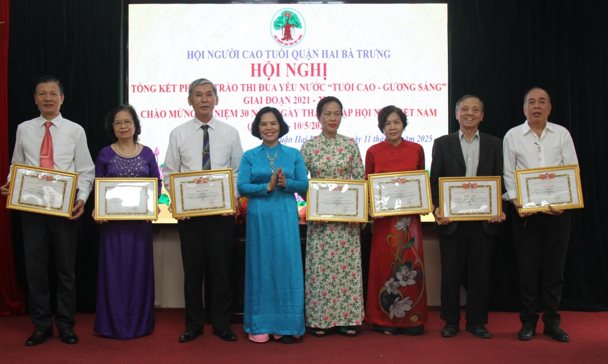 Phát huy tốt vai trò “Cây cao bóng cả” để con cháu học tập, noi theo