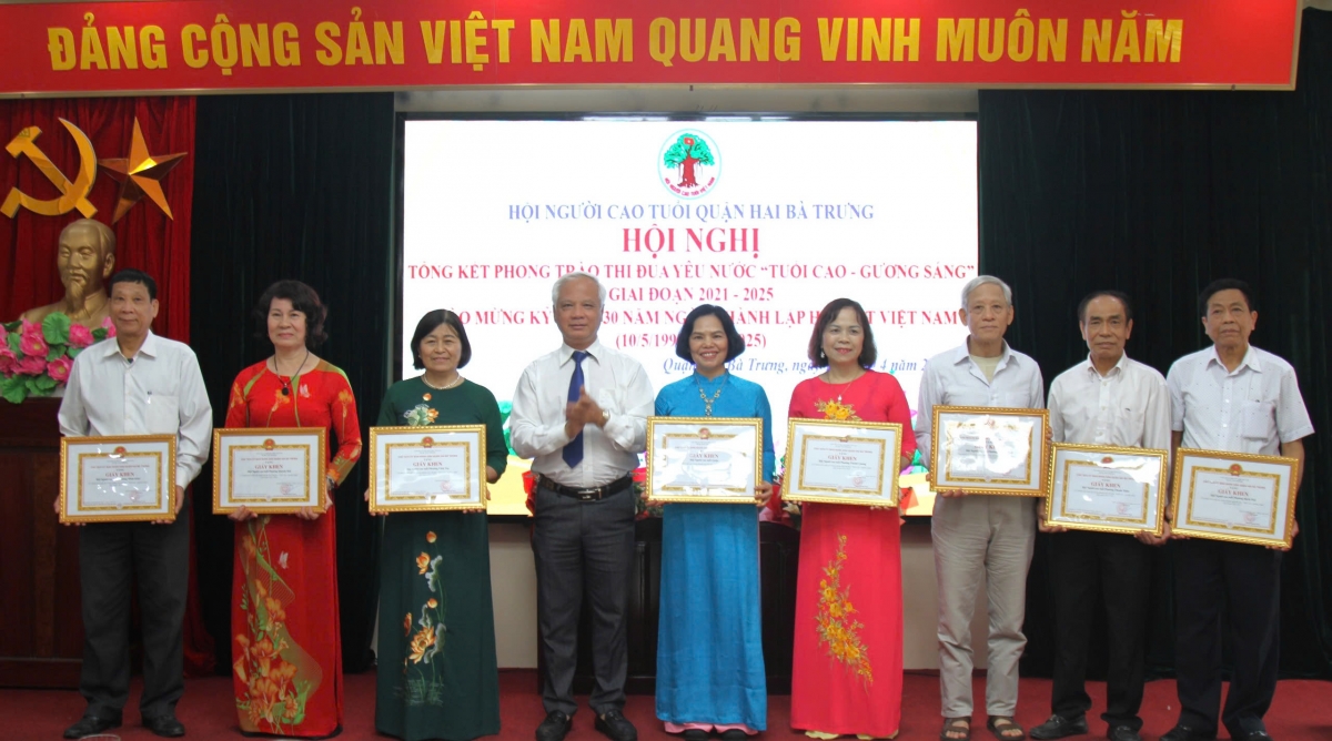 Phát huy tốt vai trò “Cây cao bóng cả” để con cháu học tập, noi theo