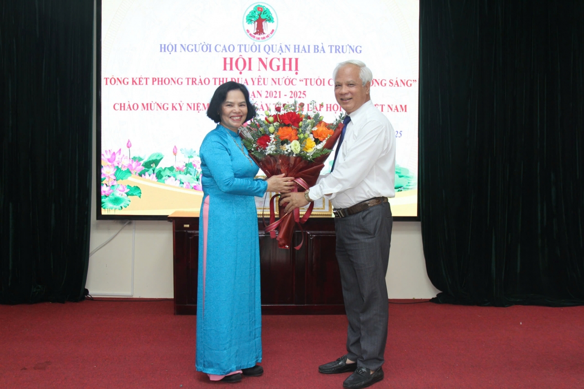 Phát huy tốt vai trò “Cây cao bóng cả” để con cháu học tập, noi theo