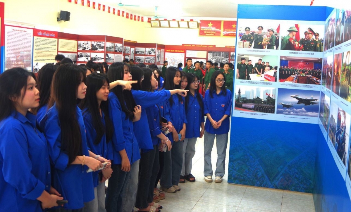 Tổ chức các triển lãm chuyên đề chào mừng 50 năm Ngày Giải phóng miền Nam