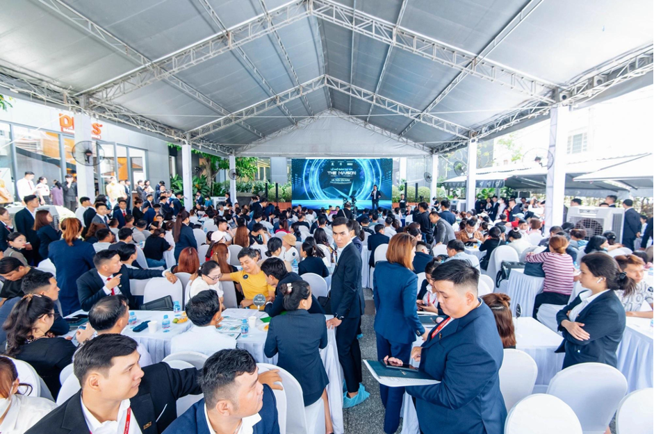 Các sự kiện mở bán của C-Holdings luôn thu hút đông đảo khách hàng tham gia với số lượng giao dịch ấn tượng