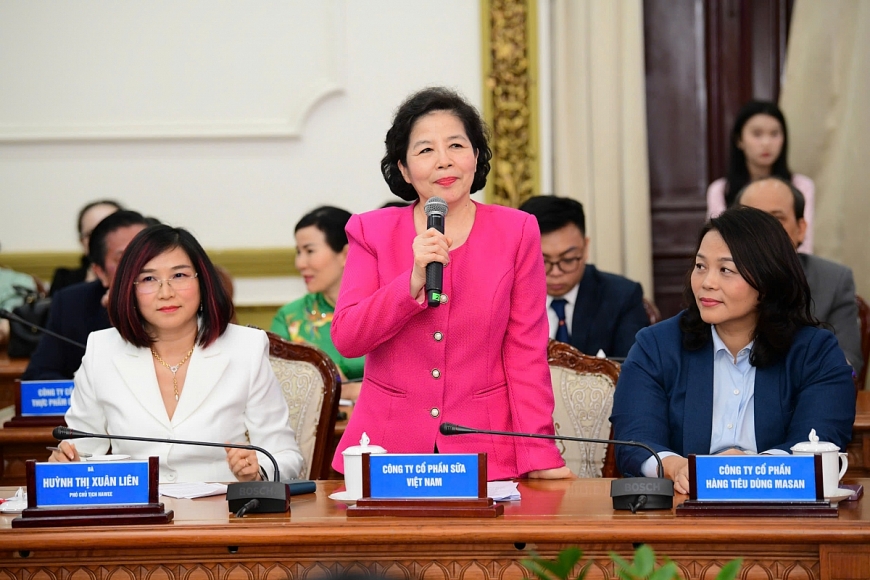 Bà Mai Kiều Liên – CEO Vinamilk – chia sẻ tại buổi Tọa đàm chủ đề “Kiến tạo – Vươn mình” trong khuôn khổ lễ vinh danh