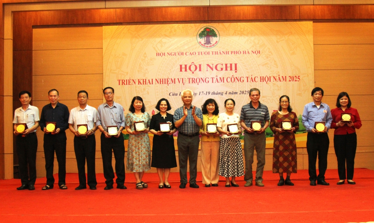 Người cao tuổi gương mẫu trong chuyển đổi số, bảo vệ môi trường, xây dựng đời sống văn hóa