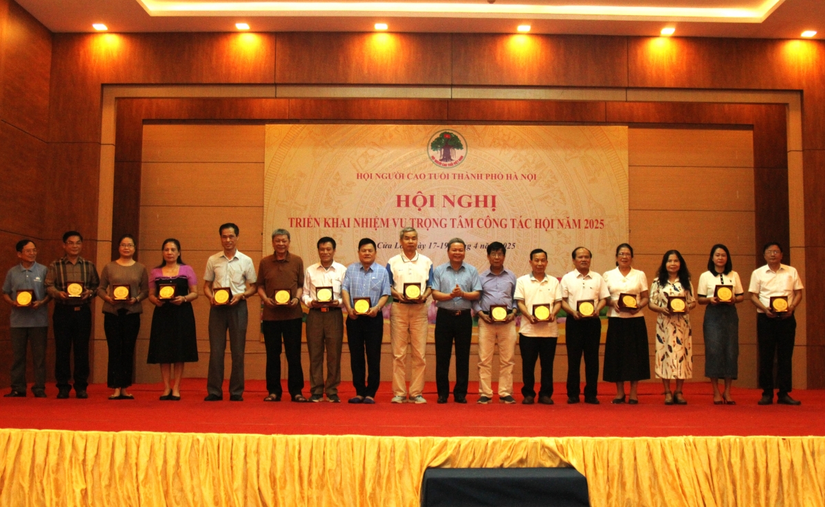 Người cao tuổi gương mẫu trong chuyển đổi số, bảo vệ môi trường, xây dựng đời sống văn hóa