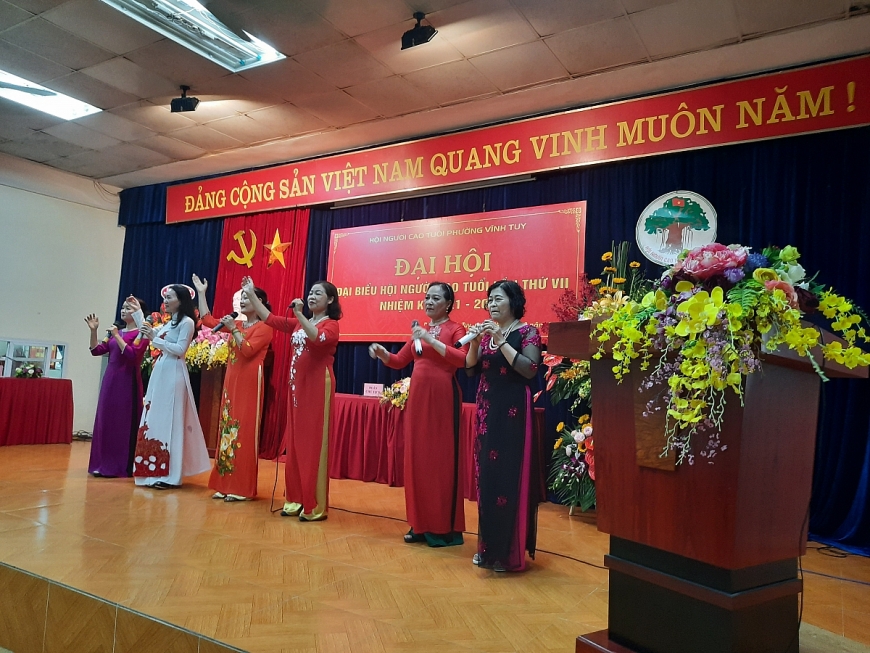 Văn nghệ chào mừng Đại hội Hội NCT phường Vĩnh Tuy